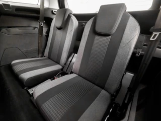 Peugeot 5008 Peugeot 5008 1.2 PureTech Sport 7 Persoons (APPLE CARPLAY, GROOT NAVI, PARKEERSENSOREN, SPORTSTOELEN, CRUISE, LANE ASSIST, NIEUWE APK, NIEUWSTAAT) - afbeelding nr 15