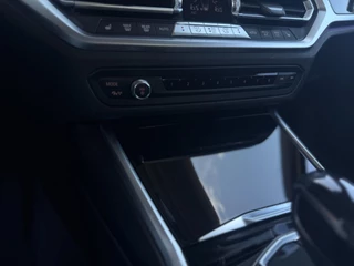 BMW 3 Serie BMW 330e Plug-in Hybrid | 66.417 km | Shadow Line | M Velgen | Achteruitrijcamera | Stoelverwarming|PDC| - afbeelding nr 20