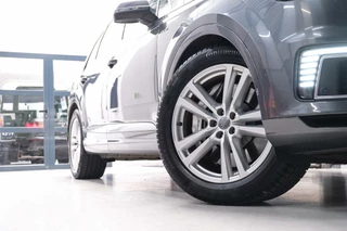 Audi Q7 Audi Q7 3.0 TDI e-tron quattro S-Line 373 pk | Luchtvering | Rijklaarprijs | Daytona Grijs | Plug in hybrid | NL auto NAP | - afbeelding nr 11