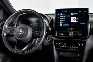 Toyota Yaris Cross | Dig.Cockpit | Adapt.Cruise | Stoelverwarming | Camera | PDC | App.Connect | Auto.Airco | LM 17