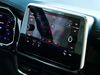 Volkswagen T-Roc Volkswagen T-Roc 1.5 TSI 150PK R-LINE EVO IQ LIGHT ALCANTARA ELEK.KLEP CARPLAY STOEL/STUUR VERW. 18