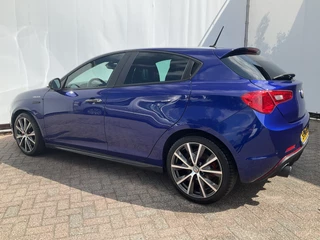 Alfa Romeo Giulietta Alfa Romeo Giulietta 1.750 Turbo 241pk Veloce Automaat Carplay Sport-Stoelen Nav/Cruise Voll.Onderhouden! - afbeelding nr 11