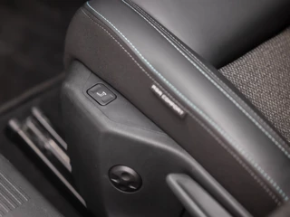 Peugeot 308 Peugeot 308 SW 1.2 PureTech Business Sport (APPLE CARPLAY, GROOT NAVI, LEDER, VIRTUAL COCKPIT, STOELVERWARMING, SPORTSTOELEN, LED KOPLAMPEN, GETINT GLAS, CRUISE, NIEUWSTAAT) - afbeelding nr 32