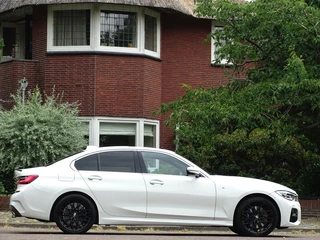 BMW 3 Serie BMW 3 Serie 330i 258PK High Ex. M-Sport / M-Perf. 2019 / LED / *NAP* - afbeelding nr 3