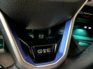 Volkswagen Golf Volkswagen Golf 1.4 eHybrid GTE 245 PK/ Camera/ Keyless/ 18 “LMV/ ACC/ CarPlay - afbeelding nr 14