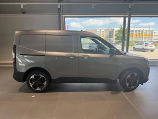 Ford Transit Courier Ford E-Transit Courier Limited 44 kWh 136pk | Ford Voorraad | Driver Assistance Pack | Laadvloerbescherming | Trekhaak | LED Laadruimteverlichting - afbeelding nr 3