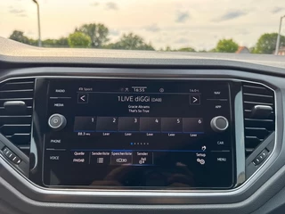 Volkswagen T-Roc Volkswagen T-Roc Cabrio 1.5 TSI DSG R-LINE TREKHAAK/CAMERA/LEDER/BEATS-AUDIO/NAVI/ACC/CARPLAY - afbeelding nr 19