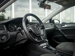 Volkswagen e-Golf Volkswagen e-Golf 136pk | Navi Discover Pro | Warmtepomp | LED koplampen | Apple Carplay & Android Auto | Stoelverwarming - afbeelding nr 3