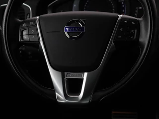 Volvo V60 Volvo V60 1.5 T3 R-Design | Stoelverwarming | Xenon |  Leder/Alcantara | Navigatie | Trekhaak | Parkeerhulp | Climate control | Cruise control - afbeelding nr 9