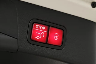 Mercedes-Benz C-Klasse Mercedes-Benz C-klasse 300e AMG Night | Head-Up | Adaptive cruise |  Stoelverwarming | 360 camera | Carplay | Keyless | Matrix LED | Trekhaak | Park Assist | Navigatie - afbeelding nr 33