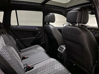 Volkswagen Tiguan Volkswagen Tiguan 1.5 TSI R-Line Black Style Pano H/K NAP - afbeelding nr 24
