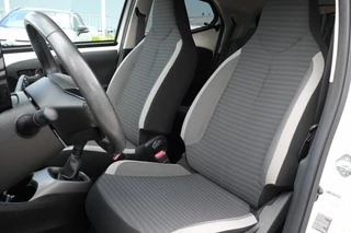Toyota Aygo Toyota Aygo 1.0 VVT-i x-Joy Handgeschakeld | Automatische airconditioning | - afbeelding nr 14