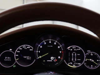 Porsche Panamera Porsche Panamera Sport Turismo 2.9 4 E-Hybrid | Panoramadak | Burmester 3D |  Stoelventilatie | LED Adaptief | 360 camera | Luchtvering | Leder | Stuurverwarming | Soft-close - afbeelding nr 40