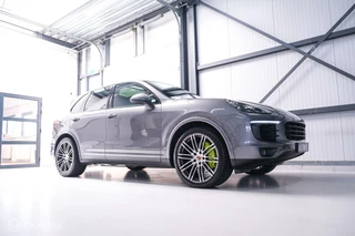 Porsche Cayenne Porsche Cayenne 3.0 S E-Hybrid 416 pk | NL auto NAP | Rijklaarprijs | Bose | Panoramadak | 21 inch | Meteorgrey | - afbeelding nr 50