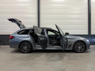 BMW 5 Serie BLUESTONE-METALLIC/PANO/H&K/HEAD-UP/LASER/KEYLESS/DISPLAY-KEY/CARPLAY/STANDKACHEL/SHADOW-LINE/PRIVACY/NET OH BEURT GEHAD BIJ BMW DEALER - afbeelding nr 10