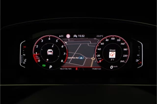Volkswagen Tiguan Volkswagen Tiguan 1.5 TSI R-Line > IQ.Light/trekhaak/20 inch Suzuka/Black Style Design-pakket... - afbeelding nr 16