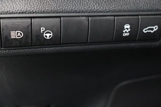 Toyota Corolla Toyota Corolla 2.0 Hybrid Premium | Leder | Head-Up |  Stoelverwarming | Trekhaak | Adaptive cruise | Matrix LED | Carplay | Keyless | Camera - afbeelding nr 30