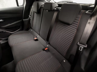 Peugeot 208 Peugeot 208 1.2 PureTech Sport (APPLE CARPLAY, GROOT NAVI, 360 CAMERA, LM VELGEN, SPORTSTOELEN, PARKEERSENSOREN, LED KOPLAMPEN, LANE ASSIST, NIEUWSTAAT) - afbeelding nr 15