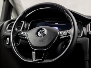 Volkswagen Golf 150Pk Automaat (DIGITAL COCKPIT, APPLE CARPLAY, GROOT NAVI, ALCANTARA, STOELVERWARMING, MASSAGE, CAMERA, GETINT GLAS, KEYLESS, ADAPTIVE CRUISE, NIEUWE APK - afbeelding nr 20