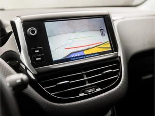 Peugeot 2008 Automaat (APPLE CARPLAY, NAVIGATIE, CAMERA, CLIMATE, CRUISE, SPORTSTOELEN, PARKEERSENSOREN, NIEUWE APK, NIEUWSTAAT) - afbeelding nr 16