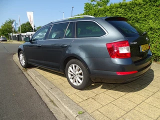 Škoda Octavia Škoda Octavia 1.0 TSI GRT ST. BNS-Automaat-Carplay/Android-Clima-Media-Pdc-Cruise - afbeelding nr 2