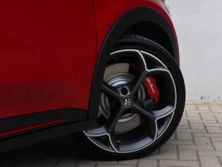 Alfa Romeo Junior Alfa Romeo Junior Veloce 54 kWh 280 PK | Techno Pack | 20
