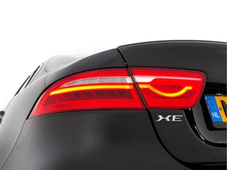 Jaguar XE Jaguar XE 2.0 D R-Sport-Pack Aut. *LEATHER-MICROFIBRE | BI-XENON | NAVI-FULLMAP | MERIDIAN-SOUND | HEATED-SPORTSEATS | CAMERA | ECC | KEYLESS | PDC | SHIFT-PADDLES | LANE-ASSIST | CRUISE | 17''ALU* - afbeelding nr 29
