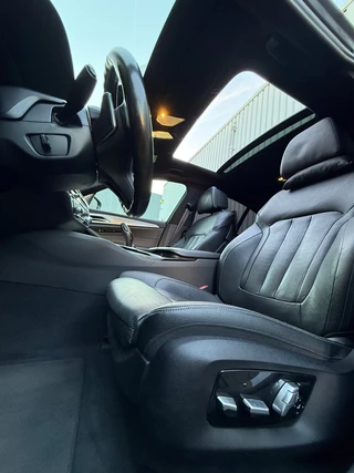 BMW 5 Serie BMW 5-serie M550i xDrive M-Pakket|Pano|Softclose|B&W|Alcantara|360|Leder - afbeelding nr 75