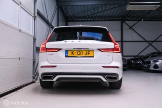 Volvo V60 Volvo V60 2.0 T8 Recharge AWD R-Design | NL auto | DAB+ | CarPlay | Adaptive | Blis | Rijklaar | - afbeelding nr 60
