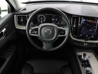 Volvo XC60 Volvo XC60 2.0 T8 Twin Engine AWD Inscription | Panoramadak |  Trekhaak | Leder | Camera | Carplay | Navigatie | Full LED | Climate control - afbeelding nr 3