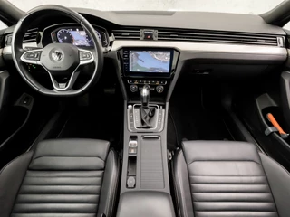 Volkswagen Passat 150Pk Automaat (PANORAMADAK, APPLE CARPLAY, DIGITAL COCKPIT, LUXE LEDEREN SPORTSTOELEN, 360 CAMERA, STOELVERWARMING, ZWART HEMEL, ADAPTIVE CRUISE, NIEUWSTAAT) - afbeelding nr 6