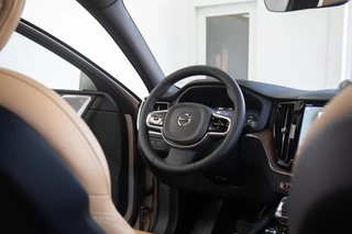 Volvo XC60 Volvo XC60 2.0 T8|455PK AWD|Org NL|1ste Eig|Ultimate Bright|Luchtv.|Bowers & Wilkins|Trekhaak|Head-Up|Pano|Crystal|Dealer Onderhouden - afbeelding nr 16
