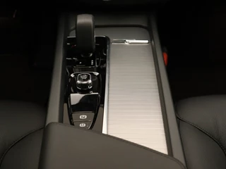 Volvo XC60 Volvo XC60 T6 PLUG-IN HYBRID LONG RANGE ESSENTIAL EDITION SCHUIFDAK ACC BLI - afbeelding nr 29