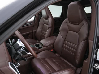 Porsche Cayenne (INCL-BTW) *PANO | CLUB-FULL-LEATHER | SOFT-CLOSE | MEMORY-PACK | SURROUND-VIEW | FULL-LED | NAVI-FULLMAP | AIR-SUSPENSION | DAB | DIGI-COCKPIT | PDC | CRUISE | SPORT-SEATS | 21