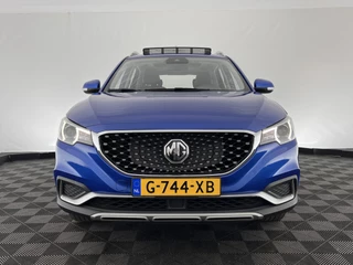 MG ZS EV MG ZS EV MG Luxury 45 kWh (INCL-BTW) *PANO | FULL-LEATHER | CCS-FASTLOADER | KEYLESS | NAVI-FULLMAP | ADAPTIVE-CRUISE | CAMERA | HEATED-SPORT-SEATS | CARPLAY | BLINDSPOT | DAB | LANE-ASSIST | 17