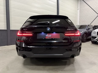 BMW 3 Serie BMW 3 Serie Touring 330e xDrive M-Sport PANO/LASER/360CAMERA/ADAPTIVE M-ONDERSTEL/ACC/LEER-ALCANTARA/19