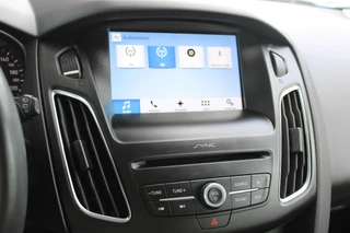 Ford Focus Ford Focus Wagon 1.0 EcoBoost Titanium | Navigatie | Climate Control | Cruise Control | Lichtmetalen Velgen | Voorruitverwarming - afbeelding nr 17