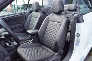 Volkswagen T-Roc Volkswagen T-Roc Cabrio 1.5 TSI DSG R-Line/ Black style/Leer/19 Inch LM/Camera/Virtual c - afbeelding nr 3