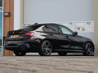 BMW 3 Serie BMW 3-serie 330e High Executive M-sport | Schuif/ kanteldak - afbeelding nr 26