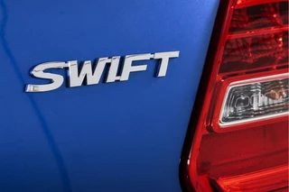 Suzuki Swift | Adapt. Cruise |Stoelverw. | Camera | NAV + App. Connect | ECC | Afn. Trekhaak | LM 16