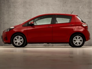 Toyota Yaris Toyota Yaris 1.0 VVT-i Sport (AIRCO, BLUETOOTH, ELEK RAMEN, SPORTSTOELEN, MULTIFUNCTIONEEL STUURWIEL, NIEUWE APK, NIEUWSTAAT) - afbeelding nr 2