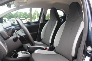 Toyota Aygo Toyota Aygo 1.0 VVT-i x-play / Camera / Navigatie / 15'' / Bluetooth / Airco - afbeelding nr 4