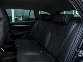 Škoda Octavia Škoda Octavia Combi 1.5 TSI MHEV Business Edition Plus | Matrix LED | Lounge Interieur | Chrome pakket | Stoel-, Stuur- & voorruitverwarming | Navi 13inch | Wireless App-connect | El. achterklep m.sensor | ACC | Winterpakket - afbeelding nr 5