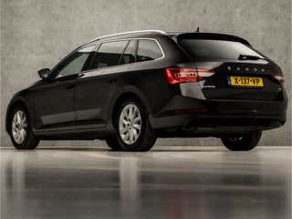 Škoda Superb 218Pk Automaat (APPLE CARPLAY, GROOT NAVI, VIRTUAL COCKPIT, MEMORY SEATS, STOELVERWARMING, CAMERA, GETINT GLAS, LED KOPLAMPEN, TREKHAAK, NIEUWSTAAT) - afbeelding nr 3