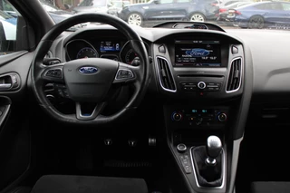 Ford Focus Ford Focus 2.3 RS / Milltek / Recaro Schaalstoelen / Camera / 19'' / Stuurverwarming / DAB / Cruise Control - afbeelding nr 9
