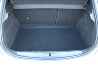 Peugeot 208 Peugeot 208 1.2 100PK AUTOMAAT ALLURE PACK | NAVIGATIE | ACHTERUITRIJ CAMERA | APPLE CARPLAY/ANDROID AUTO | LED KOPLAMPEN | LICHTMETALEN VELGEN 16