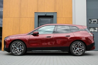 BMW iX BMW iX xDrive40 77kWh Sport pakket | Pano | Trekhaak | Massage - afbeelding nr 2