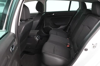 Renault Mégane Renault Mégane 1.3 TCe Limited | Carplay | Keyless | Navigatie |  Climate control | Parkeerhulp | Cruise control | DAB | Bluetooth - afbeelding nr 6