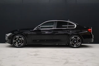 BMW 3 Serie BMW 3 Serie 330e Centennial High Executive Sport Line [M-STUUR, STOELVERWARMING, PDC V+A, LEDEREN STOELEN, BLUETOOTH, CRUISECONTROL, CLIMATE CONTROL, NIEUWSTAAT] - afbeelding nr 2