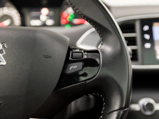 Peugeot 308 Peugeot 308 SW 1.2 PureTech Sport (PANORAMADAK, APPLE CARPLAY, GROOT NAVI, PARKEERSENSOREN, SPORTSTOELEN, GETINT GLAS, CRUISE, LANE ASSIST, NIEUWE APK, NIEUWSTAAT) - afbeelding nr 20